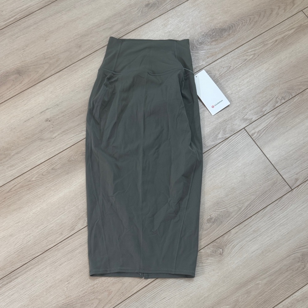 Lululemon Nulu Slim fit Midi Skirt Sz 2 NWT